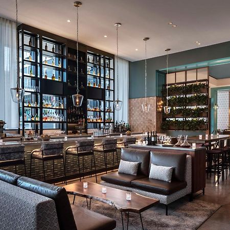 Hyatt Centric Downtown Nashville Dış mekan fotoğraf The bar at the hotel